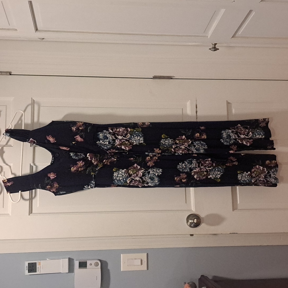Capri length pant suit size small